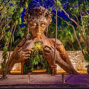 מלון Ahau - Beachfront (adults Only) ****